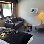 & - Unike Hotel