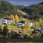 & - Unike 4*