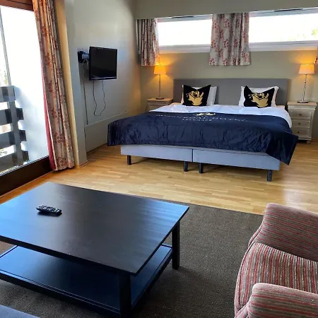 & - Unike Hotel 4*
