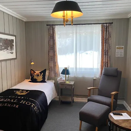 & - Unike Hotel 4*