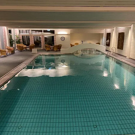 & - Unike Hotel