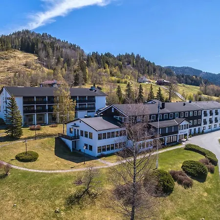& - Unike Hotel