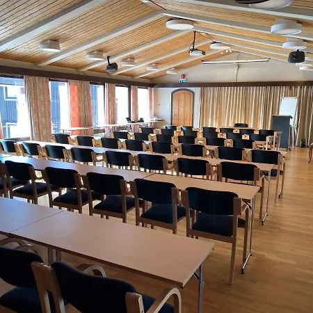 & - Unike Hotel 4*