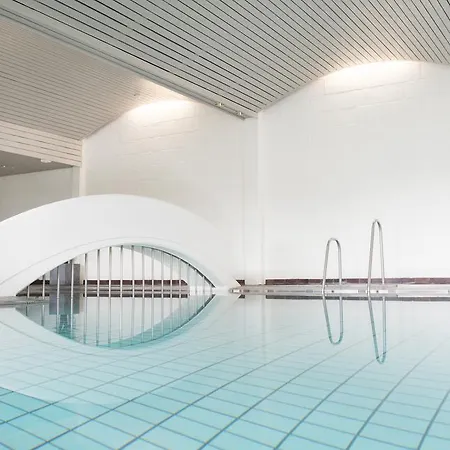 & - Unike Hotel 4*