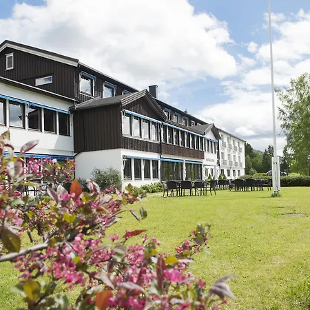 & - Unike Hotel