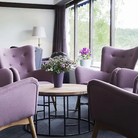 & - Unike Hotel