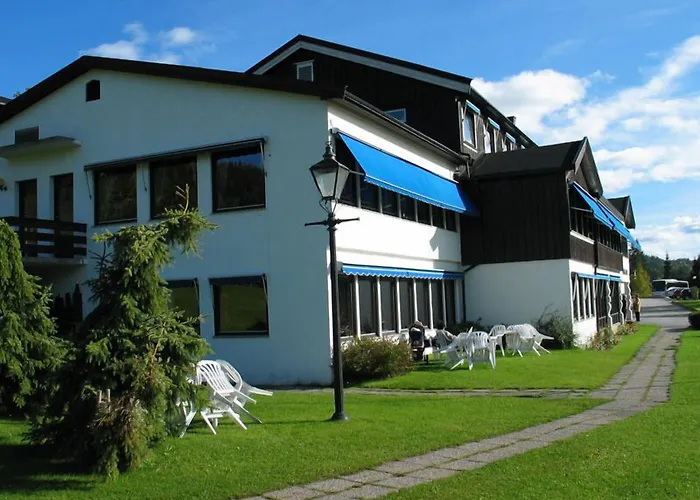 & - Unike 4*