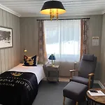 & - Unike Hotel 4*
