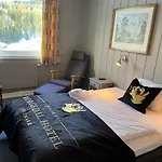 & - Unike Hotel
