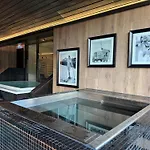 & - Unike Hotel