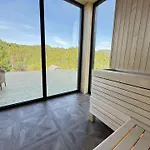 & - Unike 4*