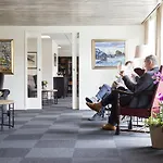 & - Unike Hotel 4*