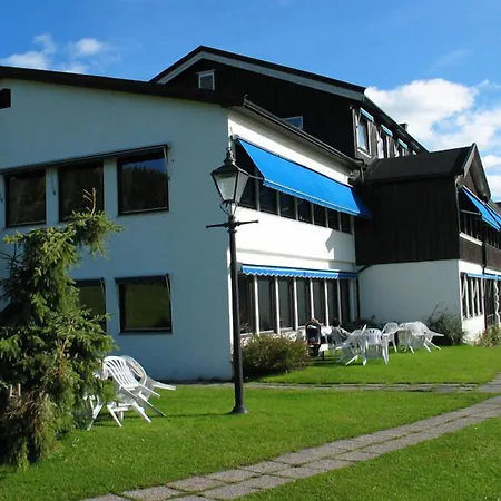 & - Unike 4*
